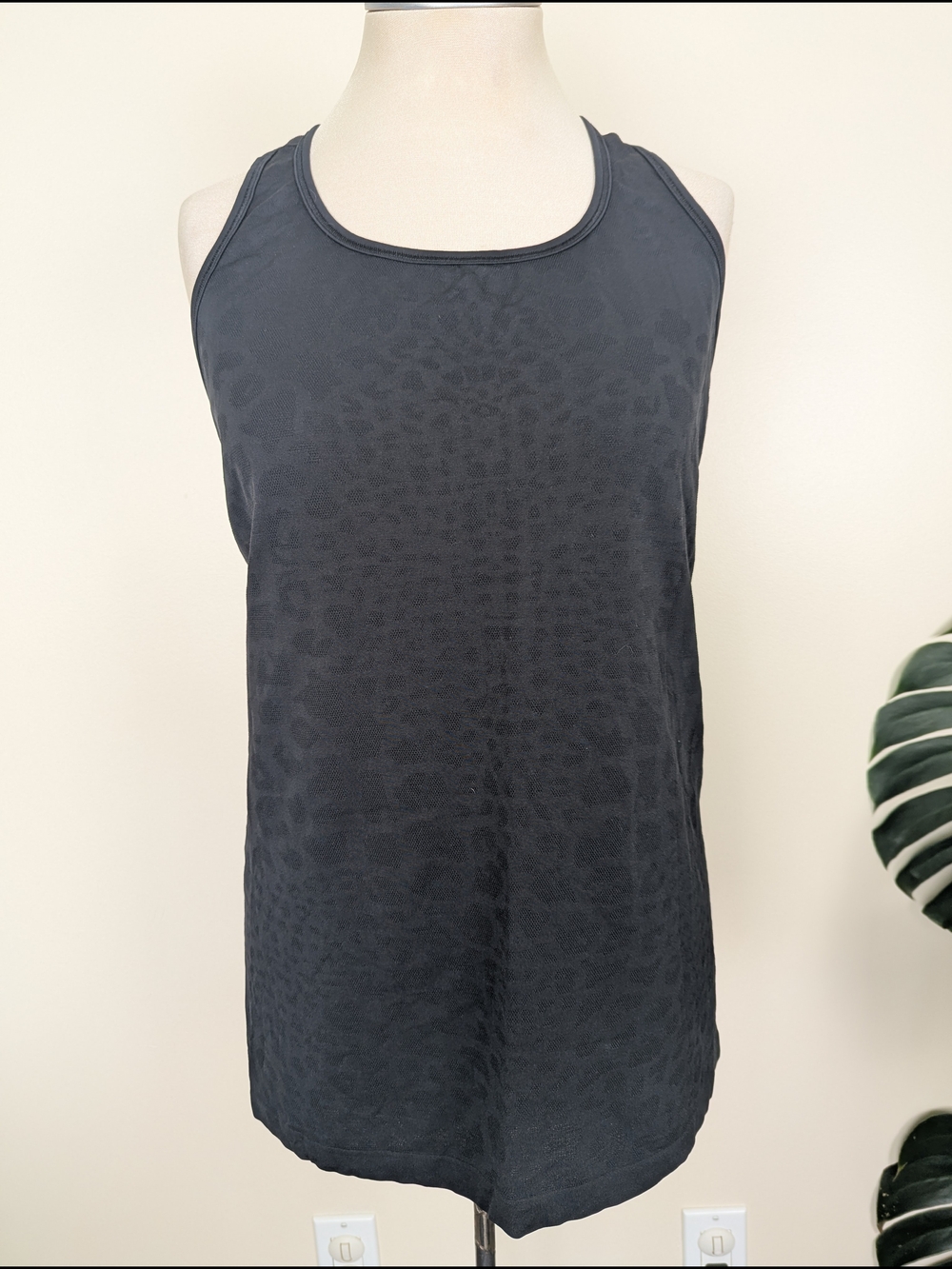 Nike Black On Black Leopard Textured Racerback Dri Fit Tank Top Womens XL